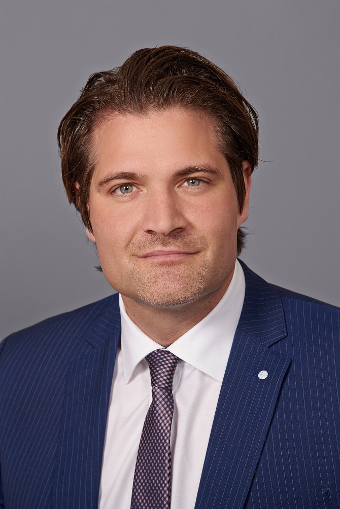 48 Dr. Geppert Thomas