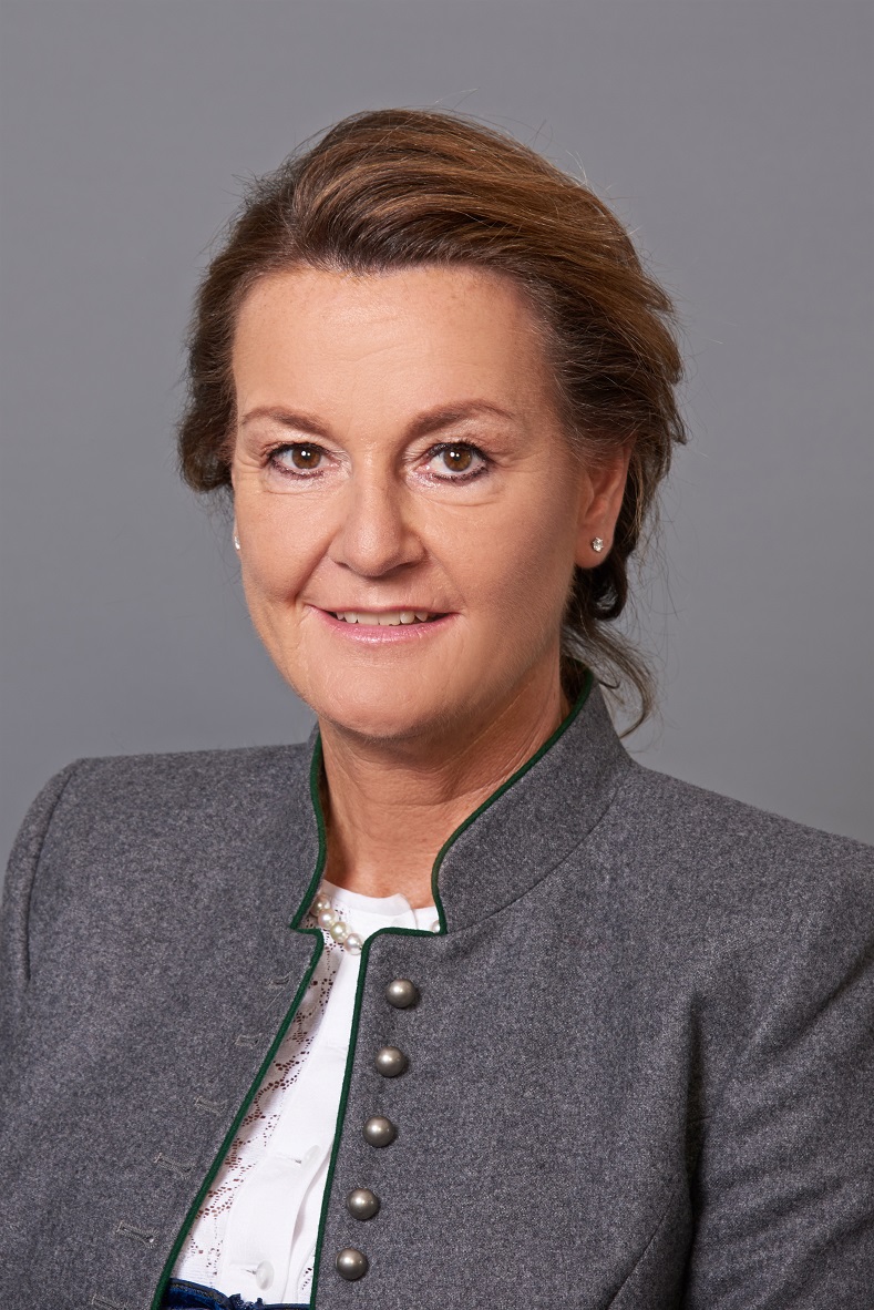 27 Hofmann Petra