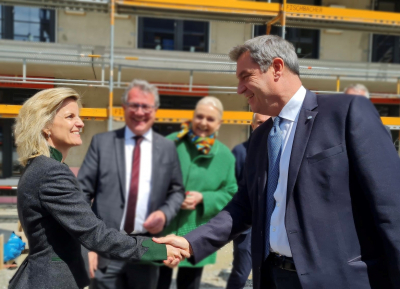 Der Bayerische Ministerpräsident Markus Söder hat angekündigt, bei Blockabfertigungen den LKW-Ausweichverkehr durch die Orte im Inntal und in Richtung Salzburg zu stoppen. Die Durchfahrt soll dann für LKW gesperrt werden. Dazu sollen der Bayerische I