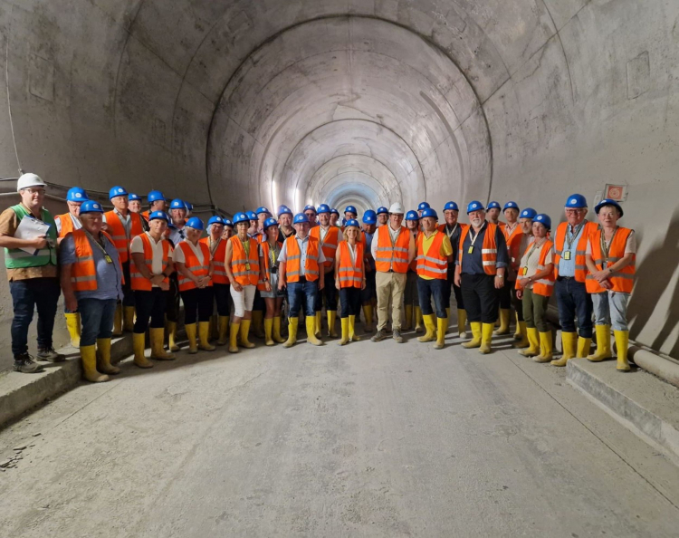 BBT2: Gruppenfoto im Brennerbasistunnel 
