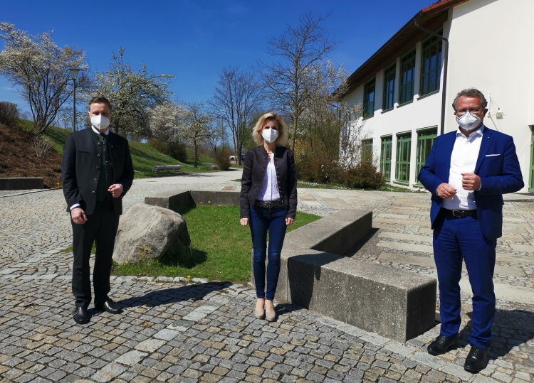 Foto von links: Der CSU-Kreisvorsitzende Daniel Artmann, MdB Daniela Ludwig, der CSU-Kreisvorsitzende Klaus Stöttner, MdL. 