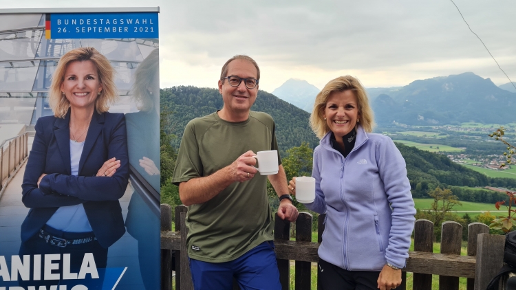 MdB Daniela Ludwig und der CSU-Landesgruppenvorsitzende Alexander Dobrindt auf der Dandlbergalm.