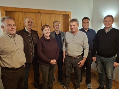 v.l. Vorsitzender Herbert Singer, Beisitz Hans Bauer, Brigitte Neugebauer, Matthias Maier, Schriftführer Hans Bürger-Schuster, Schatzmeister Georg Kirchbeck, stell. Vorsitzender Christian Bürger