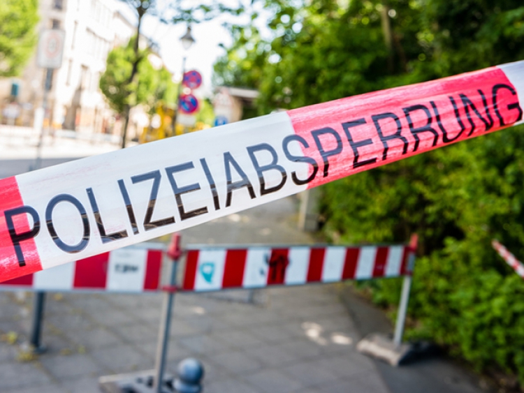 Polzeiabsperrung während einer Demo © animaflora | Fotolia #84518037 | Urheber: 