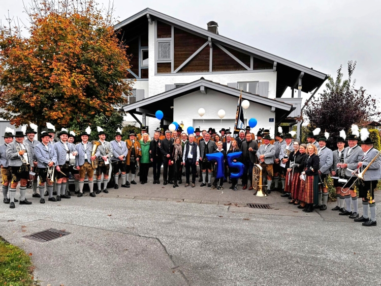 Josef Neiderhell im Kreis der Gratulanten