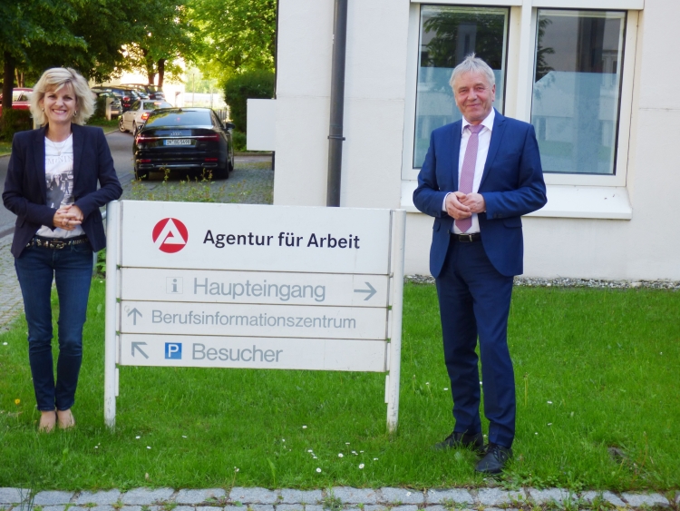 Agentur für Arbeit beurteilt Arbeitsmarkt vorsichtig optimistisch