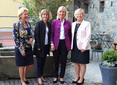 v. li.: Sabine Balletshofer, FU Rosenheim-Land, MdB Daniela Ludwig, Staatsministerin Ulrike Scharf und Ursula Meishammer, FU Rosenheim-Stadt 