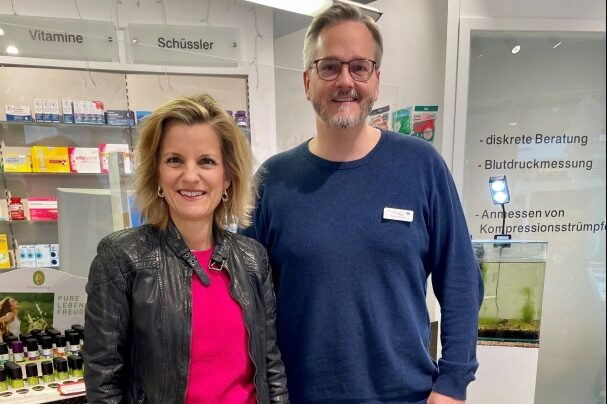 Daniela Ludwig mit Apotheker Florian Nagele