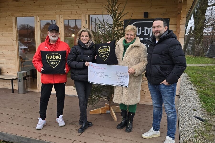 Festorganisator Michael Oberleitner, Daniela Ludwig, Sabine Balletshofer-Wimmer (Vorsitzende des Gesamtvereins), Markus Kurz (Abteilungsleiter Fußball)