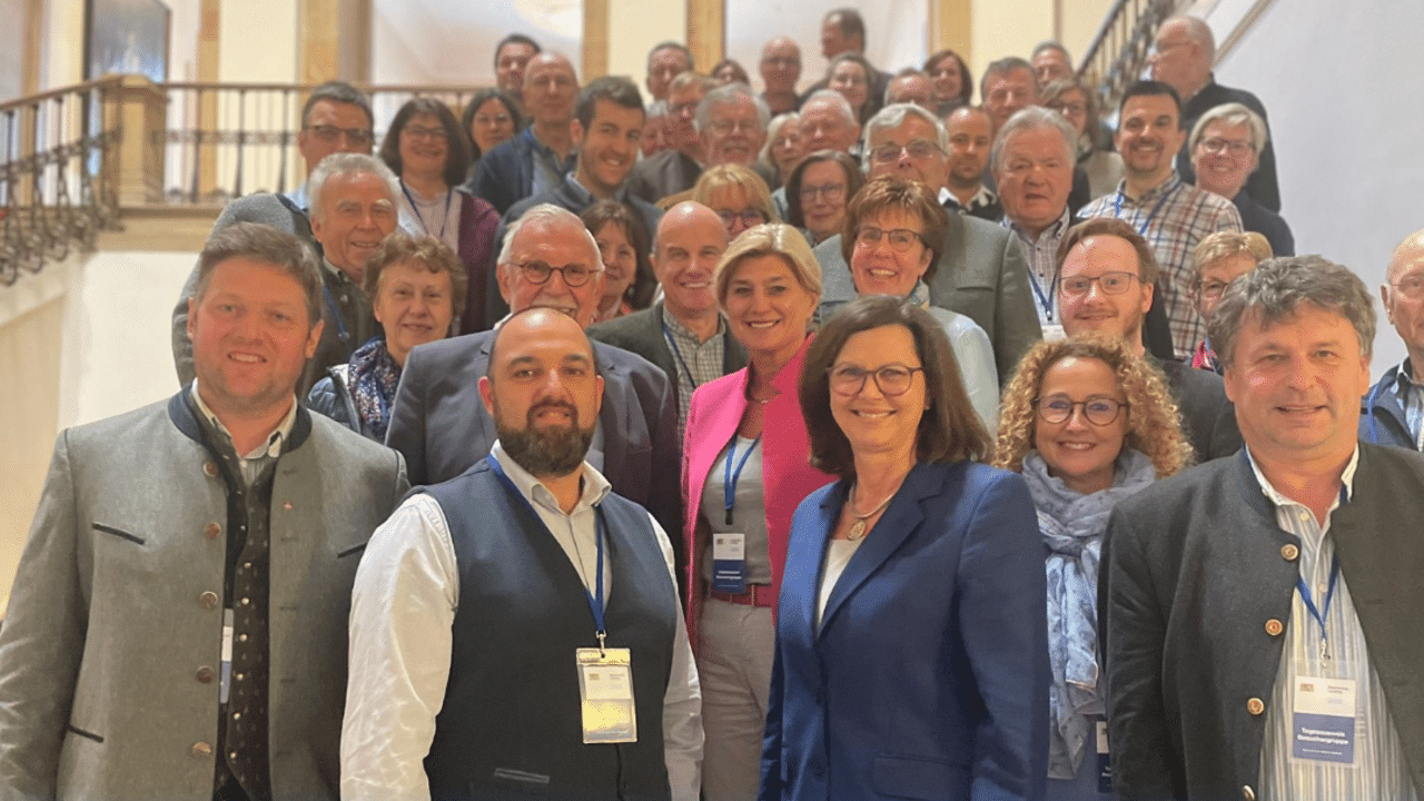 Gruppenfoto im Bayerischen Landtag mit Landtagspräsidentin Ilse Aigner