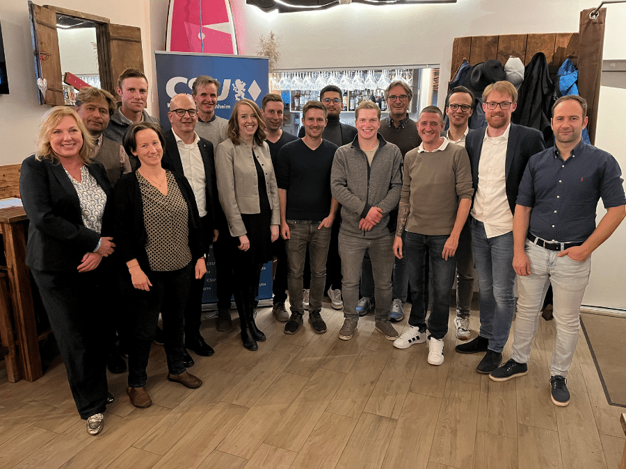 von links: Anja Puchta, Johann Fritz, Josef Hofmeyer, Christine Ilchmann, Thomas Schuster, Fedor Volkmar-Frentzel, Julia Aimer, Felix Tiefenbacher, Christoph, Falk, Daniel Budimir, Florian Stöffl, Matthias Schnebel, Klaus Tiefenbacher, Florian Obermaier, Stefan Julinek und Vinzenz Mayer