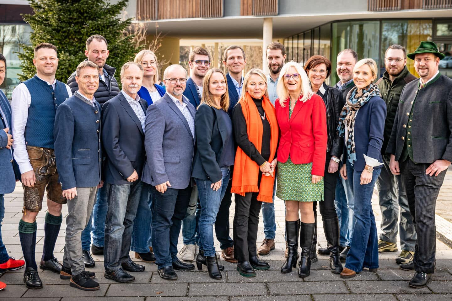 Das Bild zeigt die Kandidatinnen und Kandidaten der CSU Großkarolinenfeld/Tattenhausen