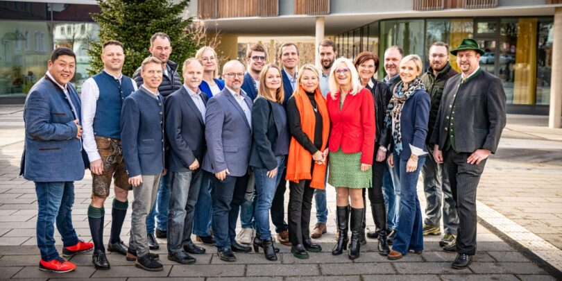 Das Bild zeigt die Kandidatinnen und Kandidaten der CSU Großkarolinenfeld/Tattenhausen