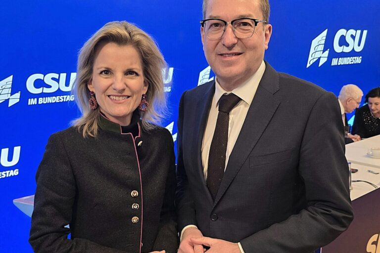 Foto: Staatssekretärin Daniela Ludwig, MdB, mit Bundesinnenminister Alexander Dobrindt in Kloster Seeon / Foto CSU